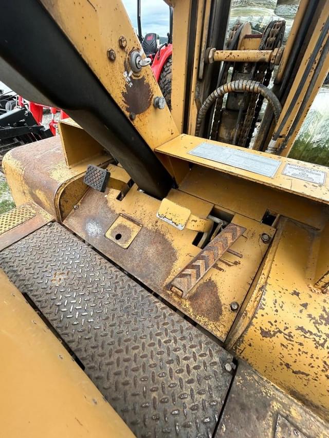 Image of Caterpillar V80D equipment image 2