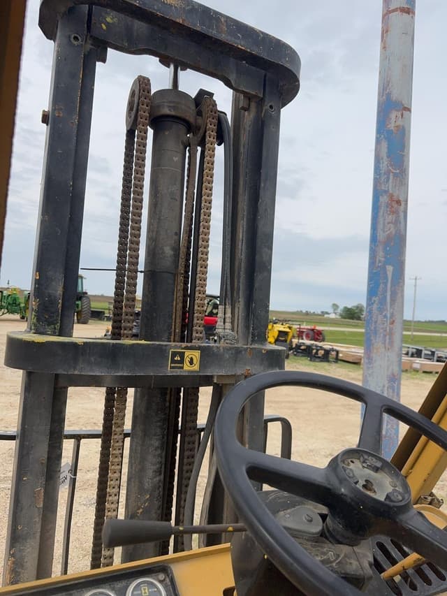 Image of Caterpillar VC60C equipment image 4