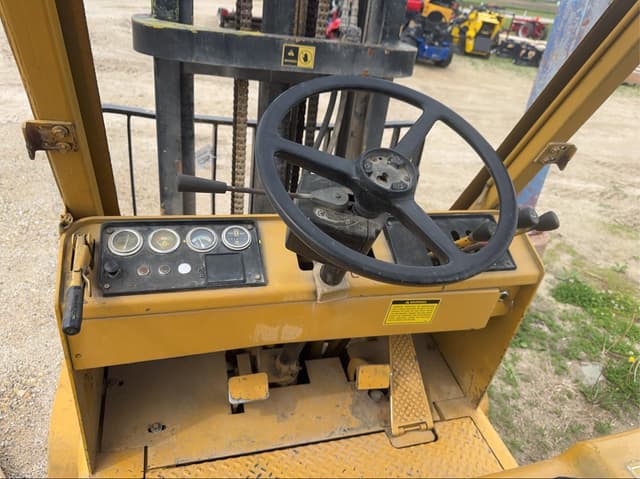 Image of Caterpillar VC60C equipment image 2