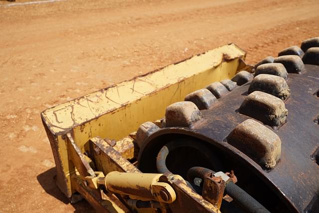Image of Caterpillar CP-323 equipment image 3