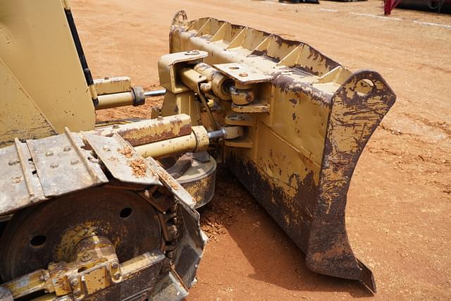 Image of Caterpillar D4C equipment image 3