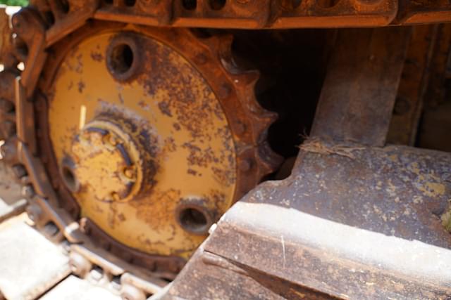 Image of Caterpillar D4C equipment image 4