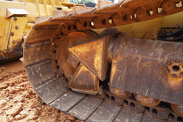 Image of Caterpillar D5H equipment image 3