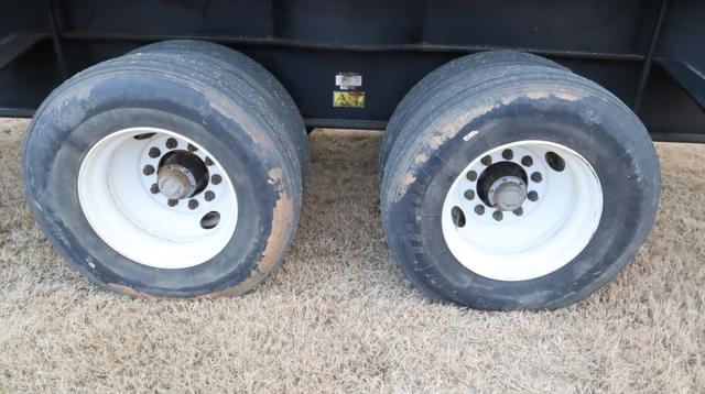 Image of Caterpillar 559C equipment image 2