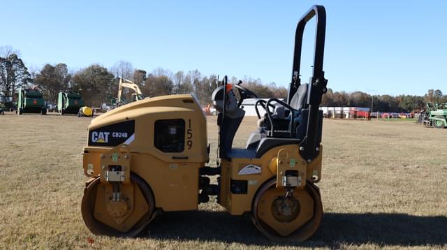 Image of Caterpillar CB24B equipment image 4