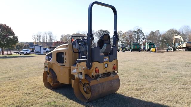 Image of Caterpillar CB24B equipment image 3