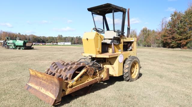 Image of Caterpillar CP323 equipment image 2