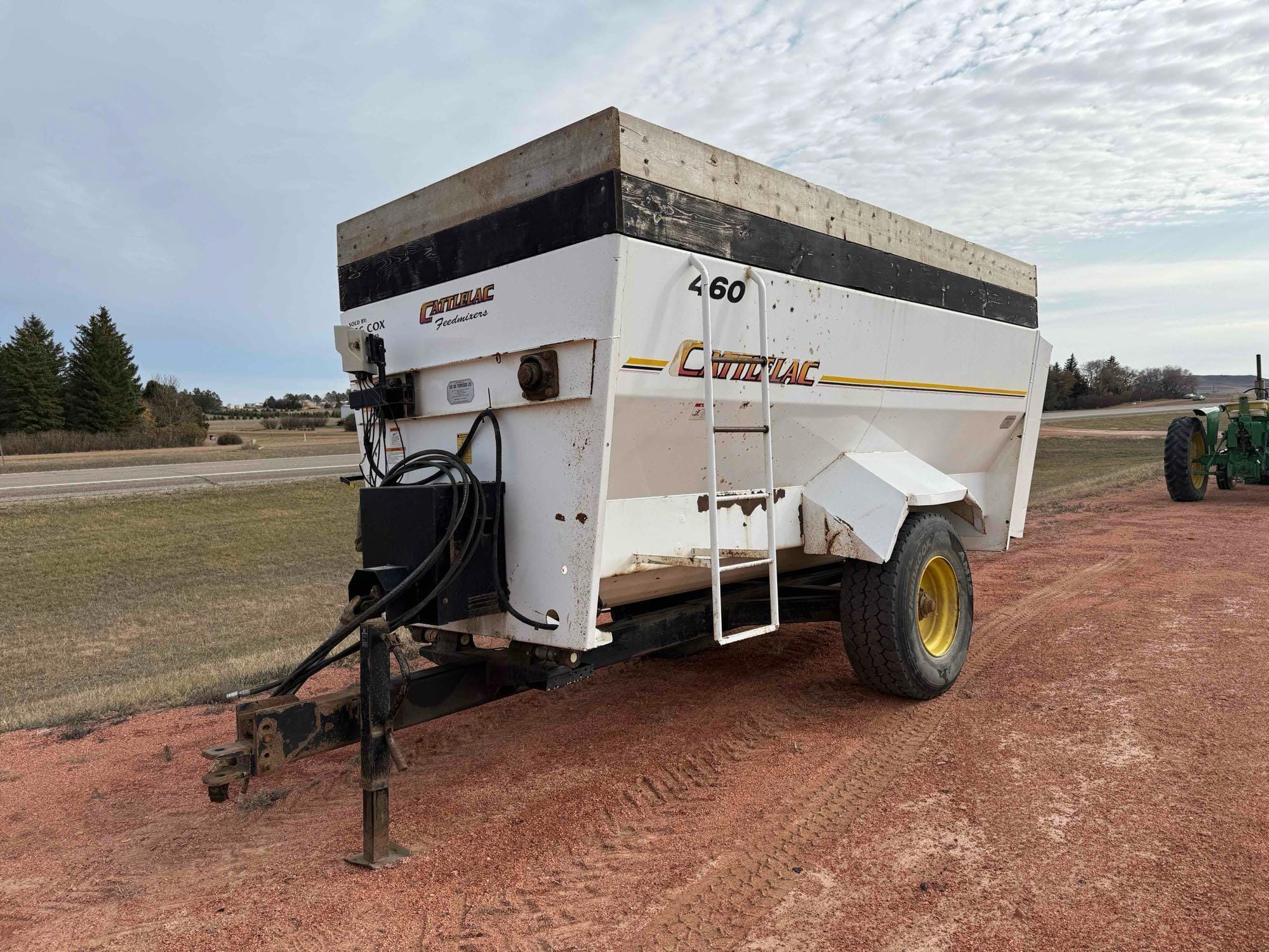 Cattlelac 460 Equipment Image0