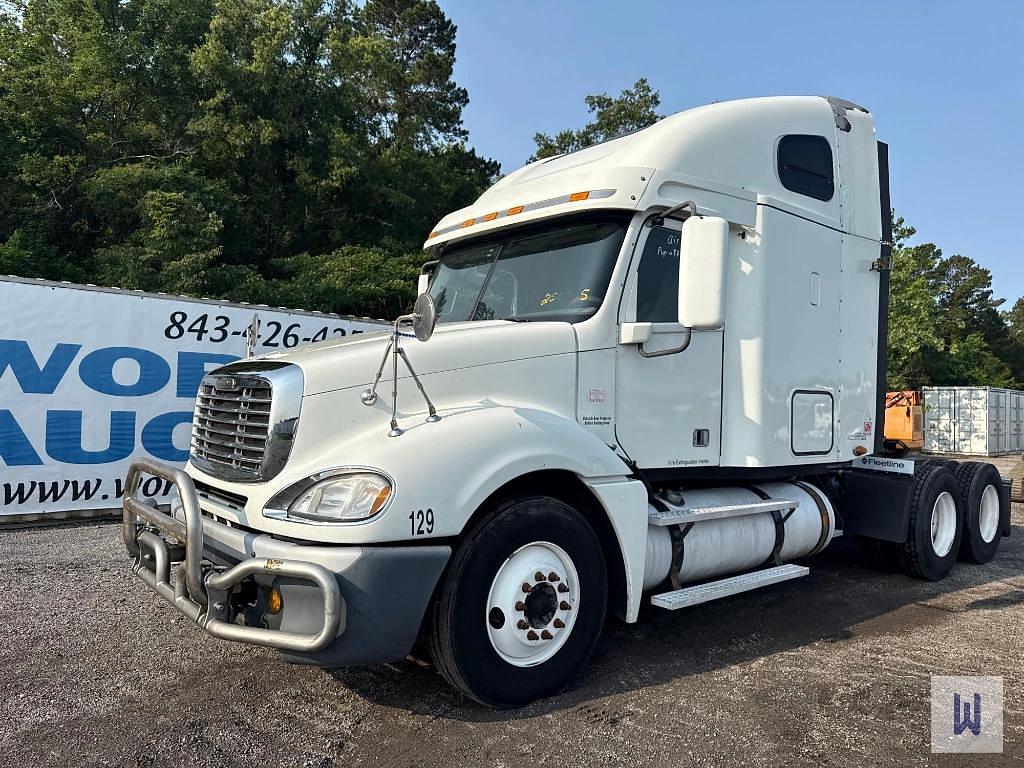 Image of Freightliner Columbia 120 Primary image