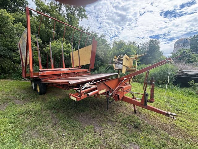 Image of New Holland 1044 equipment image 1