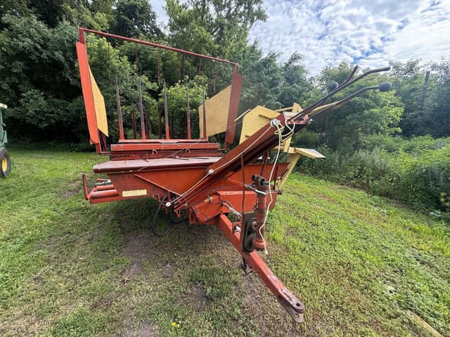 Image of New Holland 1044 equipment image 2