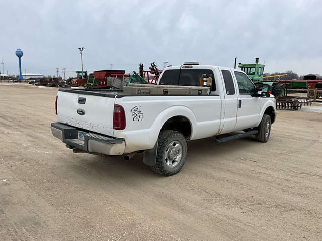 Image of Ford F-350 equipment image 4