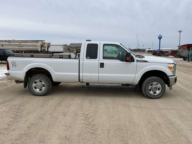 Image of Ford F-350 equipment image 3