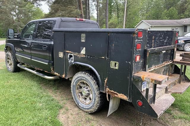 Image of Chevrolet 2500HD equipment image 2