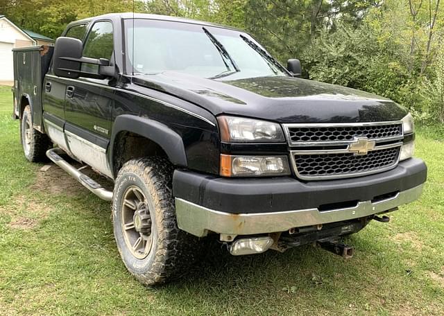 Image of Chevrolet 2500HD equipment image 1