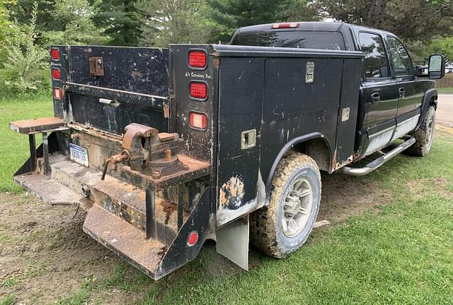 Image of Chevrolet 2500HD equipment image 3