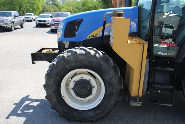 Image of New Holland T6020 equipment image 4