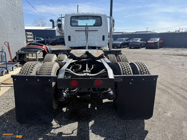 Image of International Workstar 7400 equipment image 3