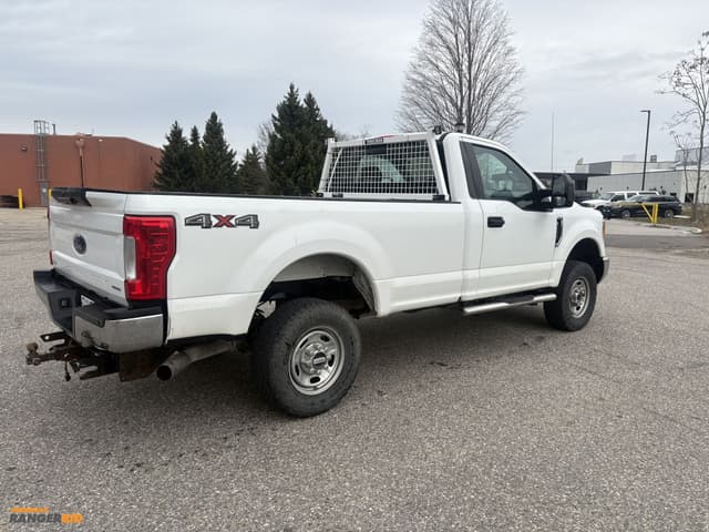 Image of Ford F-250 equipment image 2
