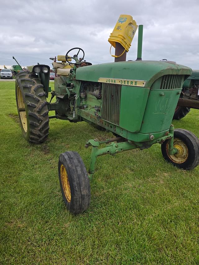 Image of John Deere 4010 equipment image 2