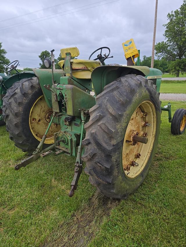 Image of John Deere 4010 equipment image 3