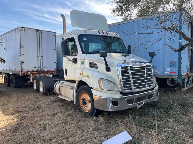 Image of Freightliner Cascadia equipment image 2