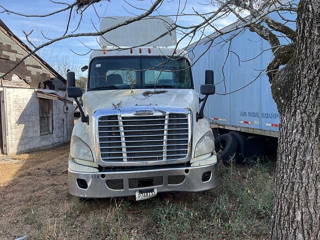 Image of Freightliner Cascadia equipment image 1