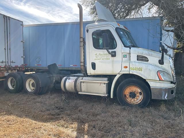 Image of Freightliner Cascadia equipment image 3