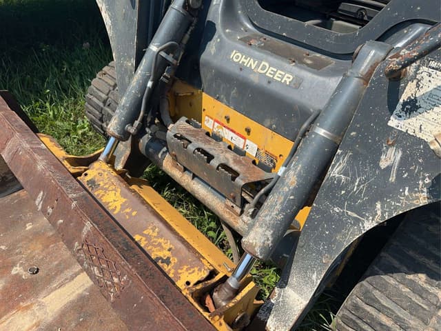 Image of John Deere 325G equipment image 3
