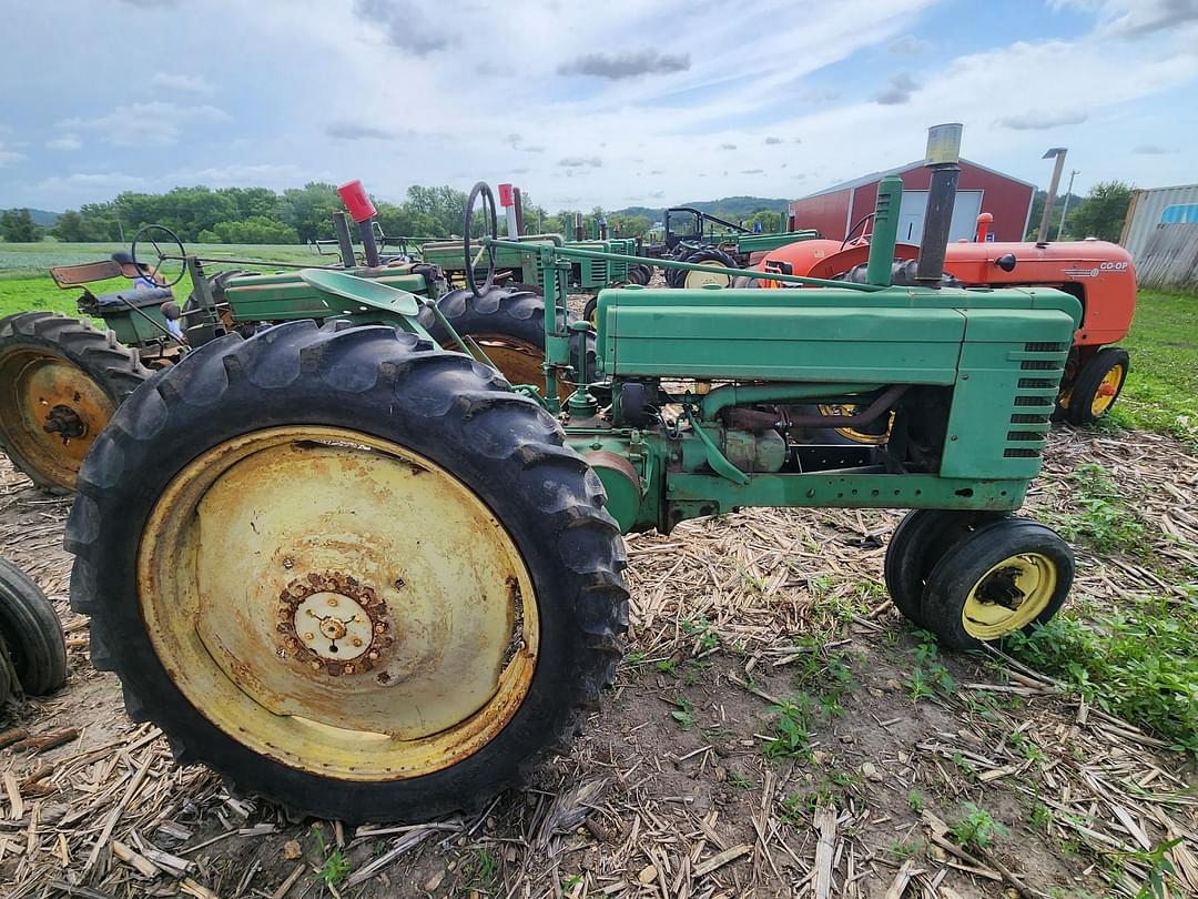 Image of John Deere B Image 0