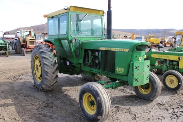 Image of John Deere 4320 equipment image 2