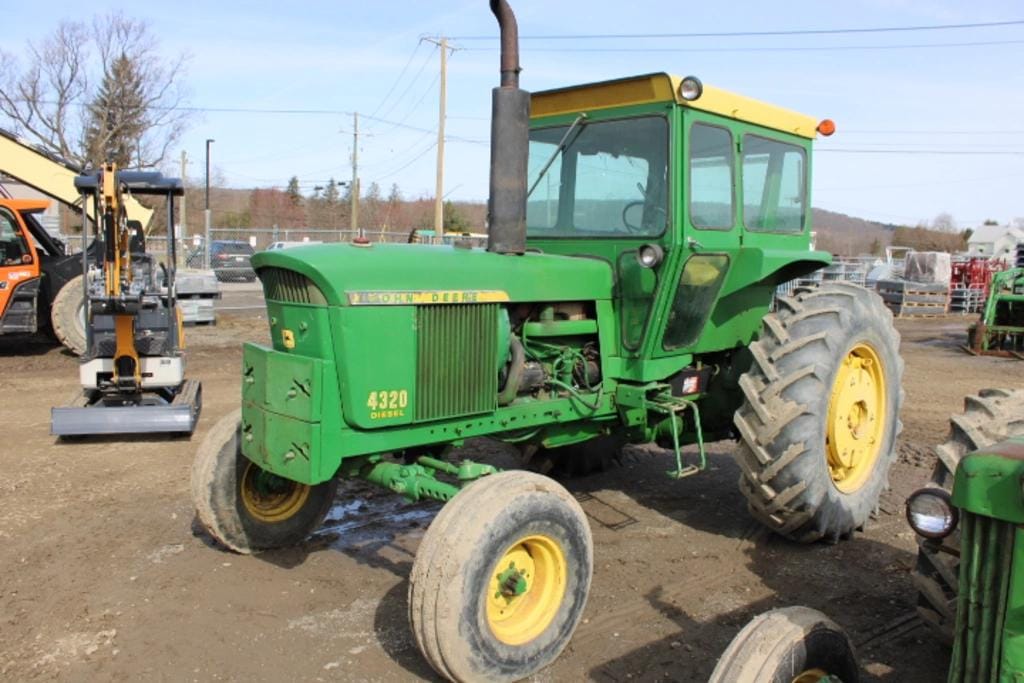 John Deere 4320 Equipment Image0