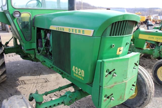 Image of John Deere 4320 equipment image 3