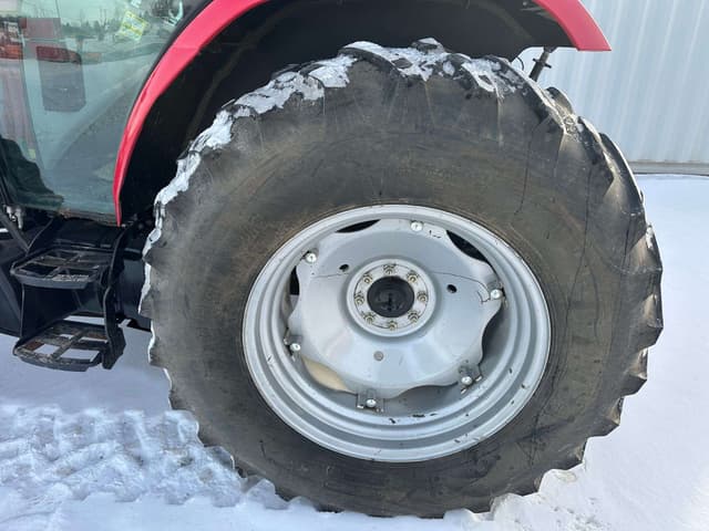 Image of Mahindra 7060 equipment image 4