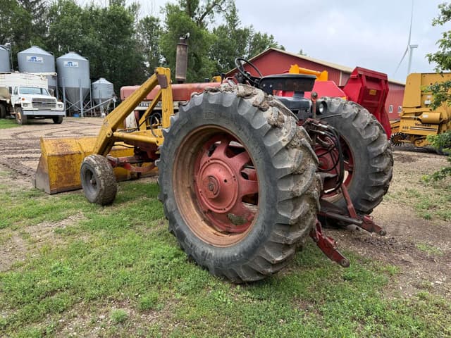 Image of International Harvester 666 equipment image 2