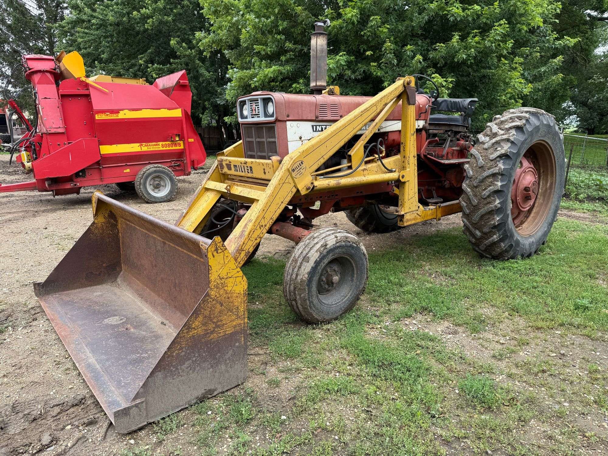 International Harvester 666 Equipment Image0