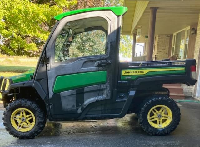 Image of John Deere XUV 835R equipment image 1