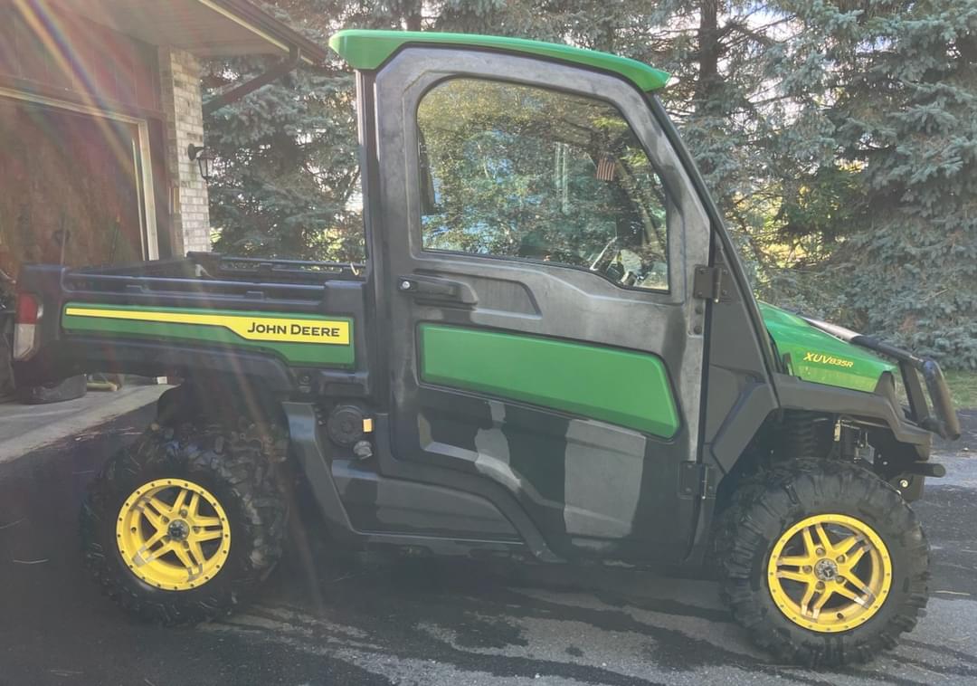 Image of John Deere XUV 835R Primary image