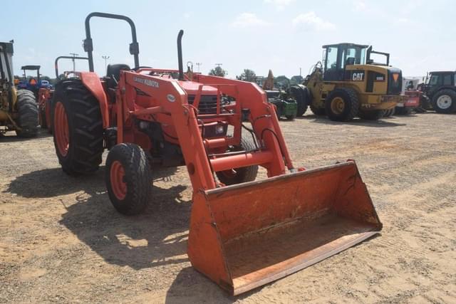 Image of Kubota M6800 equipment image 3