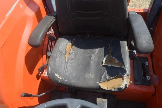 Image of Kubota M6800 equipment image 4