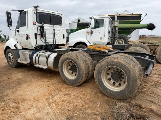 Image of International ProStar Plus 122 equipment image 3