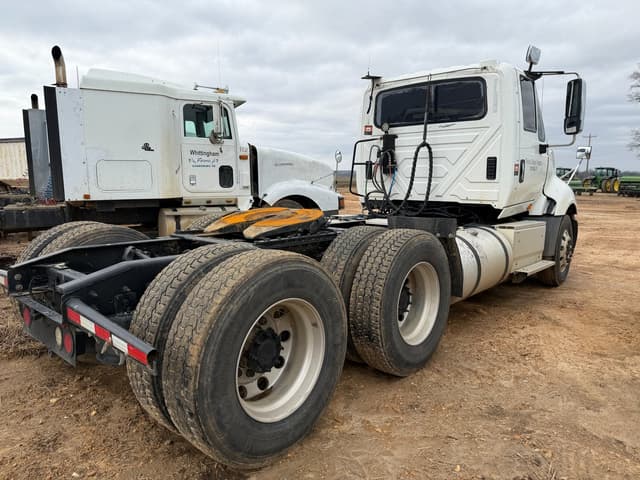 Image of International ProStar Plus 122 equipment image 2