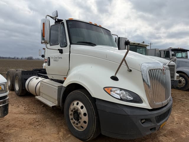 Image of International ProStar Plus 122 equipment image 1