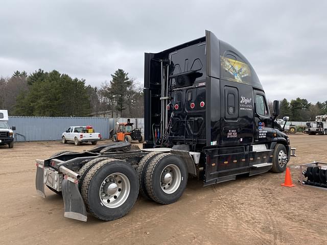 Image of Freightliner Cascadia equipment image 4