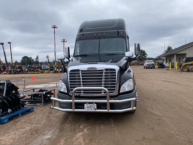 Image of Freightliner Cascadia equipment image 1