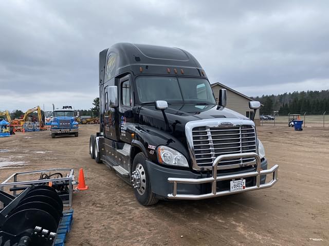 Image of Freightliner Cascadia equipment image 2
