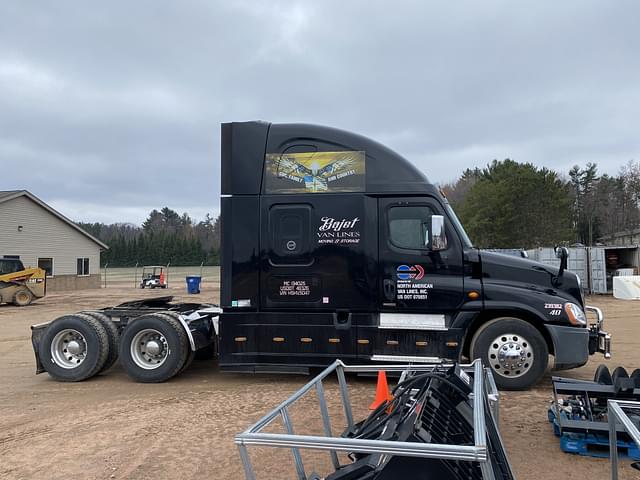 Image of Freightliner Cascadia equipment image 3