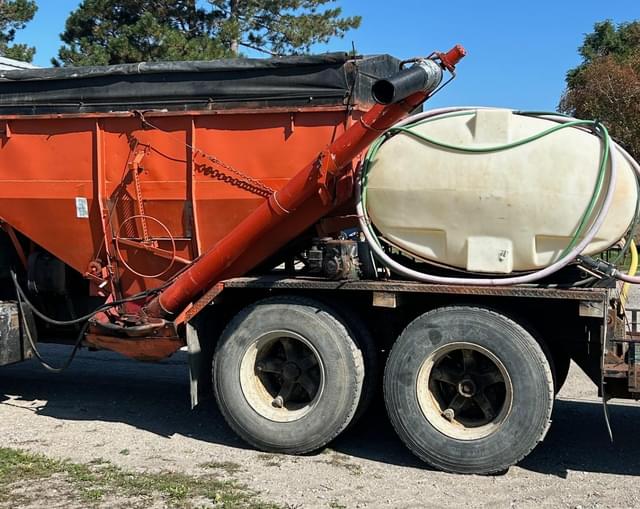 Image of Chevrolet C60 equipment image 1