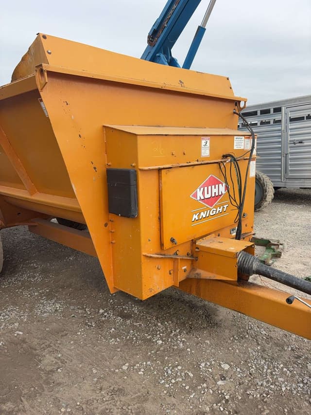 Image of Kuhn Knight 8124 equipment image 4