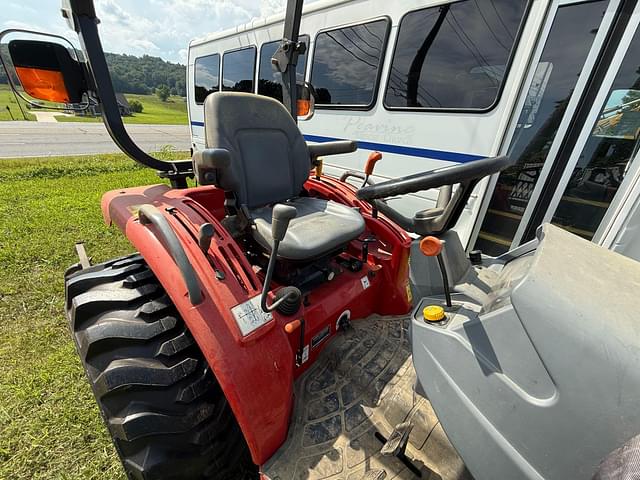 Image of Massey Ferguson 1532 equipment image 4